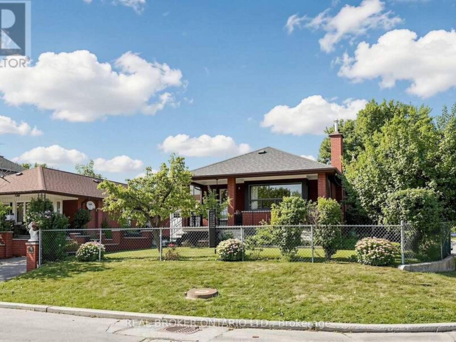 2 DORKING CRESCENT, Toronto, Ontario M3M 2B6