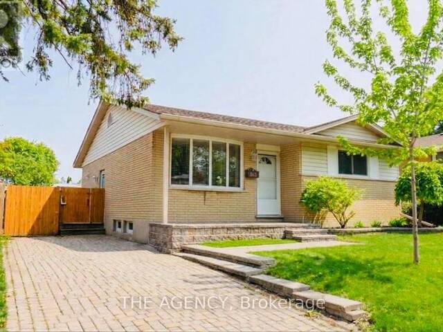 615 DOGWOOD LANE Waterloo Ontario, N2L 4Y2 - 5 Bedrooms Home For Sale