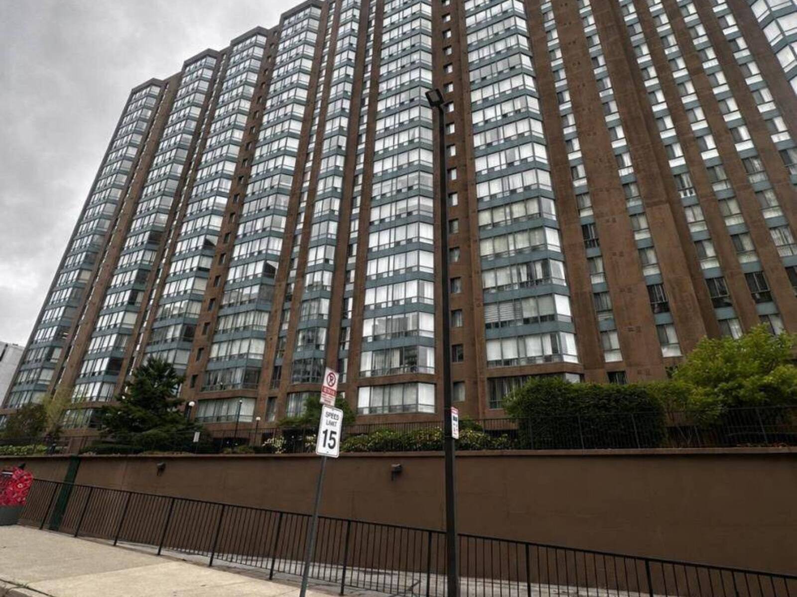 1912 - 115 HILLCREST AVENUE, Mississauga, Ontario L5B 3Y9