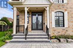 950 FREDONIA DRIVE | Mississauga Ontario | Slide Image Three