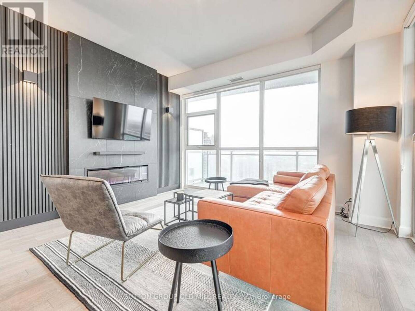 LPH3704 - 33 SHOREBREEZE DRIVE, Toronto, Ontario M8V 0G1