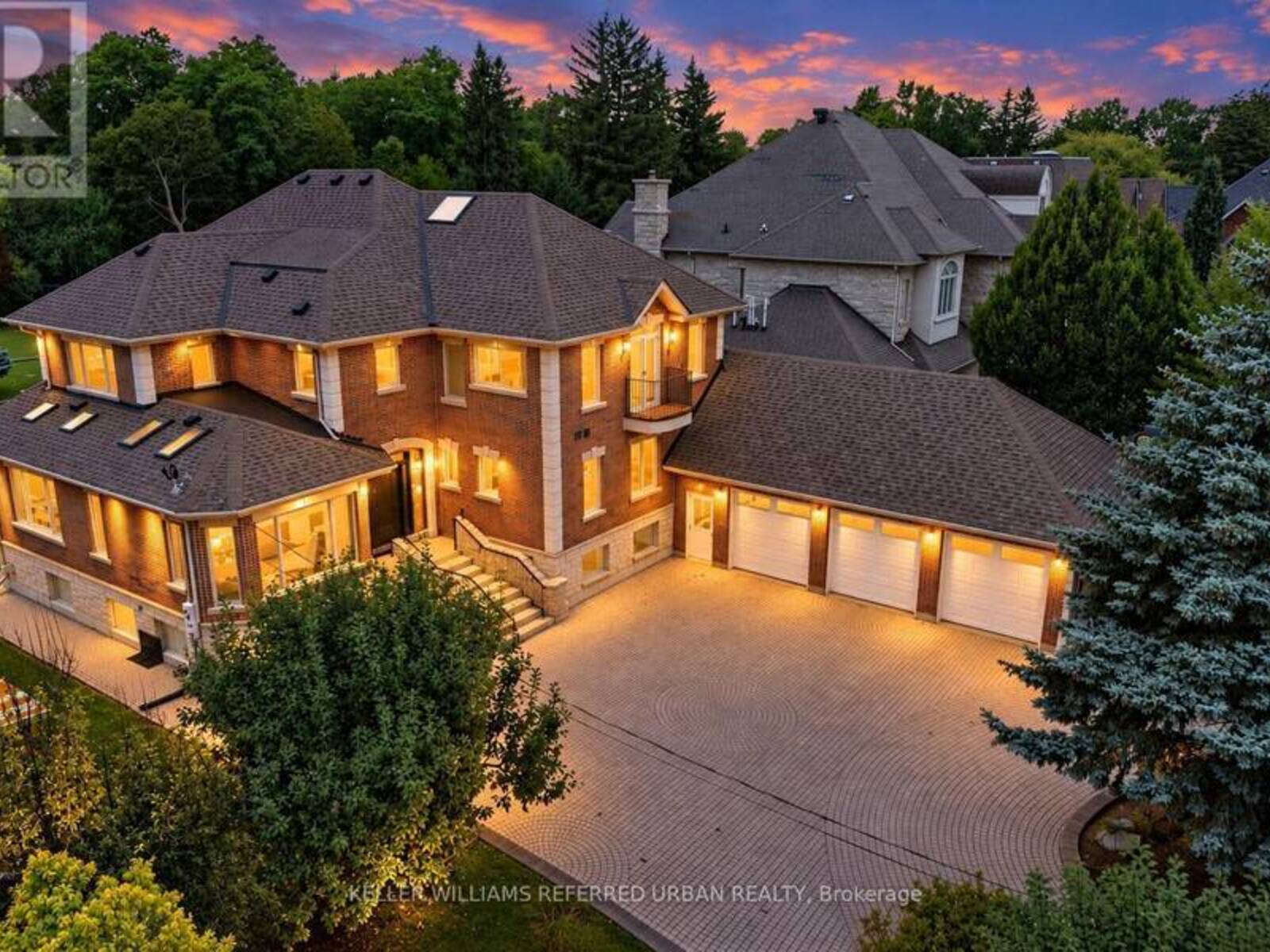 18 YONGEVIEW AVENUE, Richmond Hill, Ontario L4C 7A4