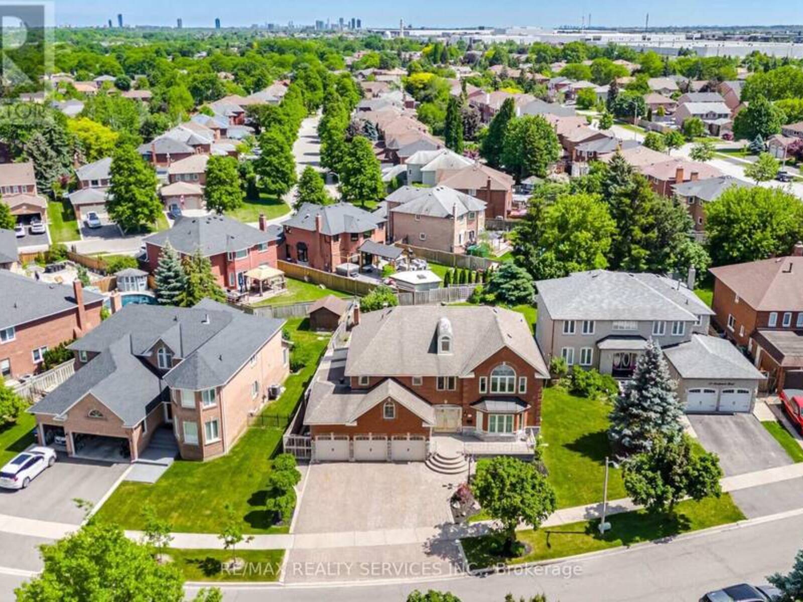 36 SHADYWOOD ROAD, Brampton, Ontario L6Z 4M1