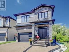 924 CHAPEL HILL COURT Kitchener Ontario, N2R 0P4