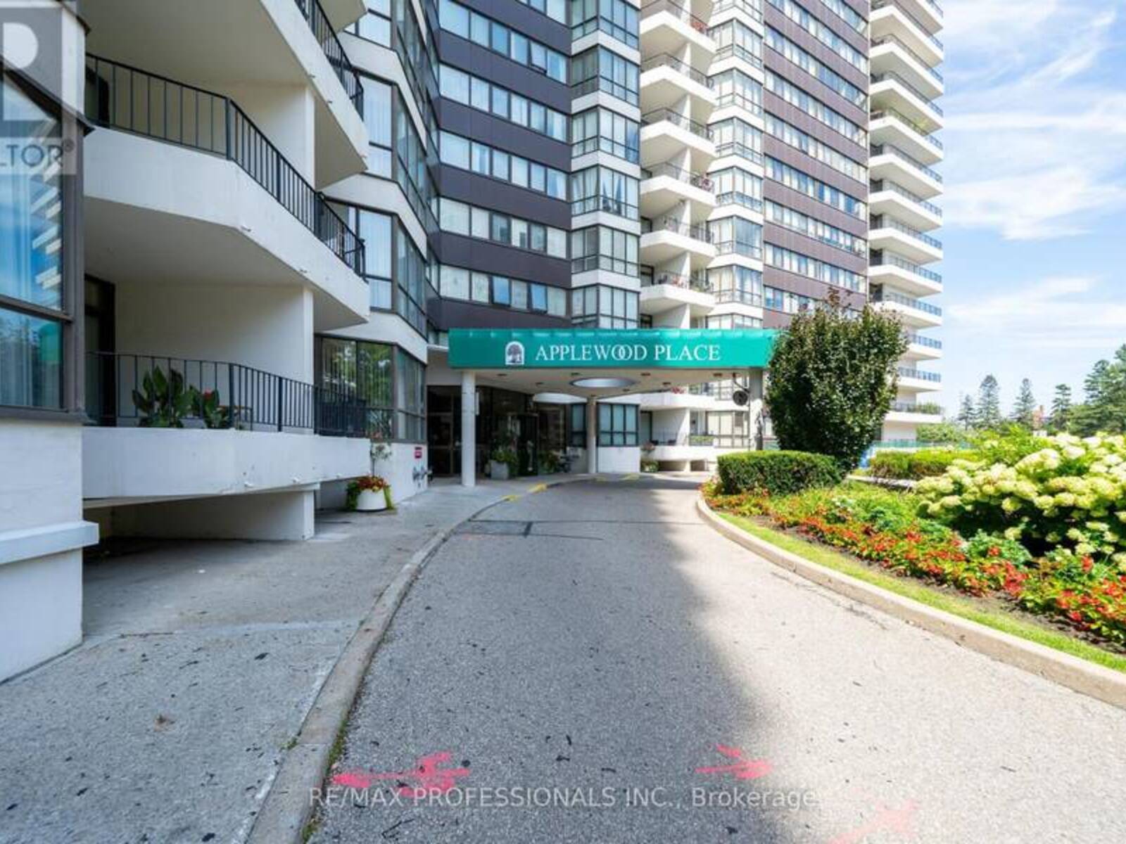 1204 - 1333 BLOOR STREET, Mississauga, Ontario L4Y 3T6