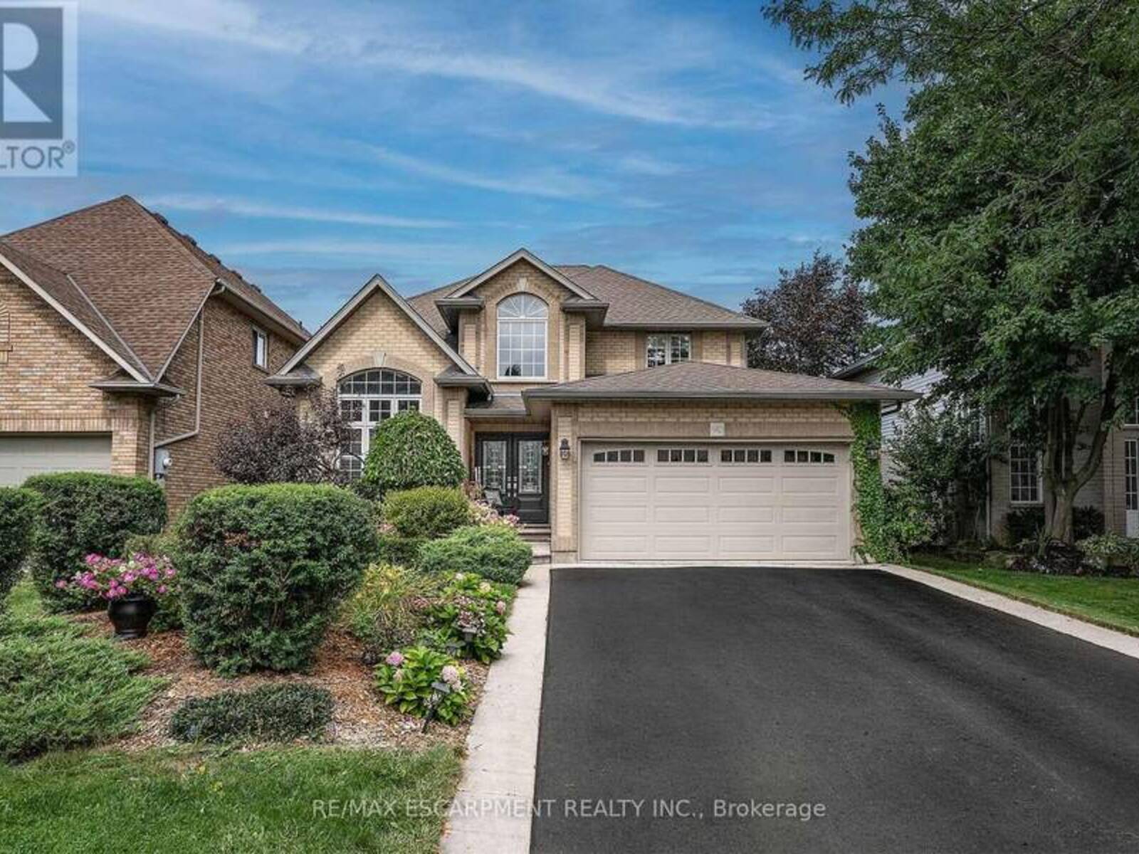 90 SURREY DRIVE, Hamilton, Ontario L9K 1L9