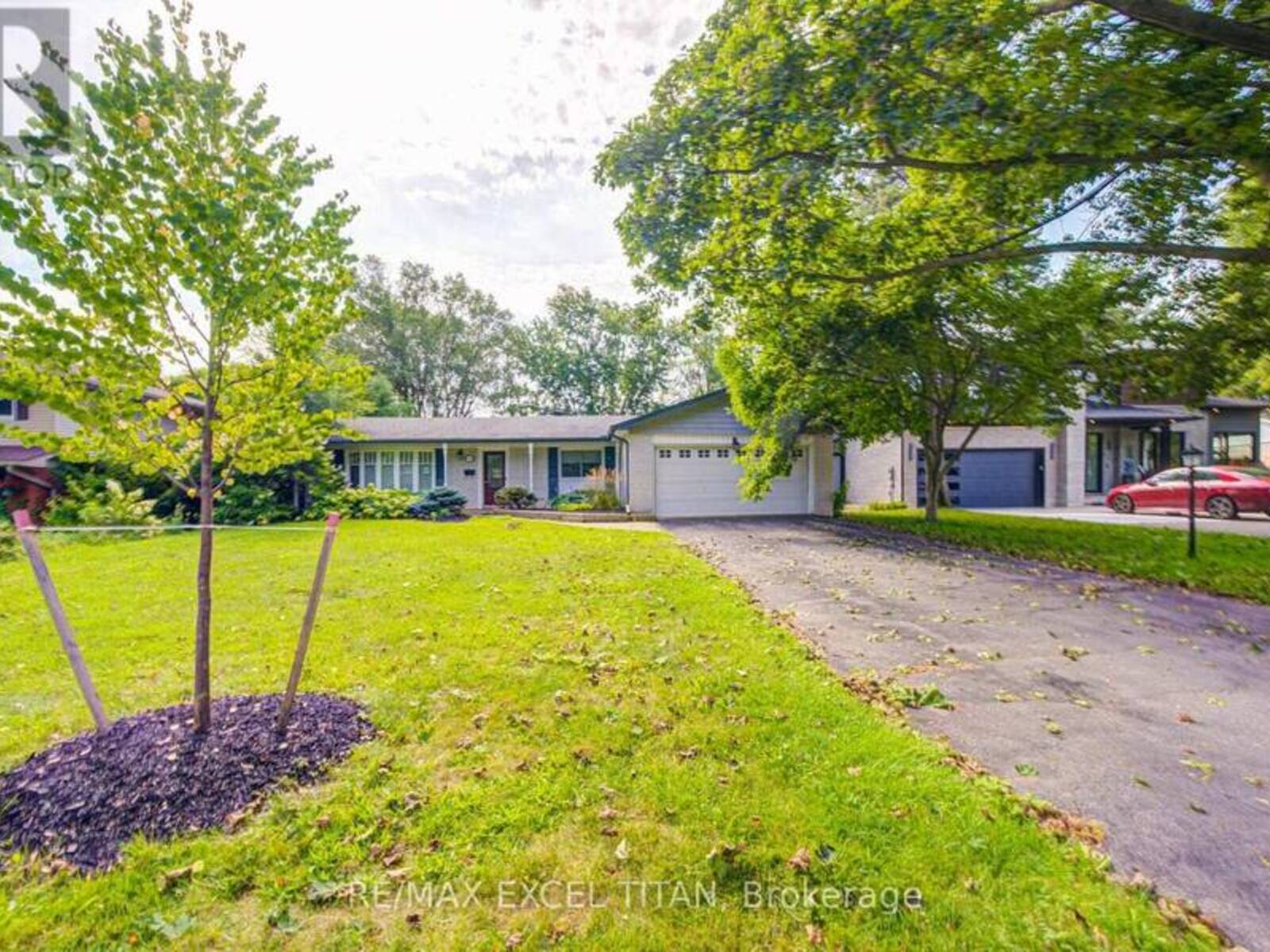 1566 VENETIA DRIVE, Oakville, Ontario L6L 1K7