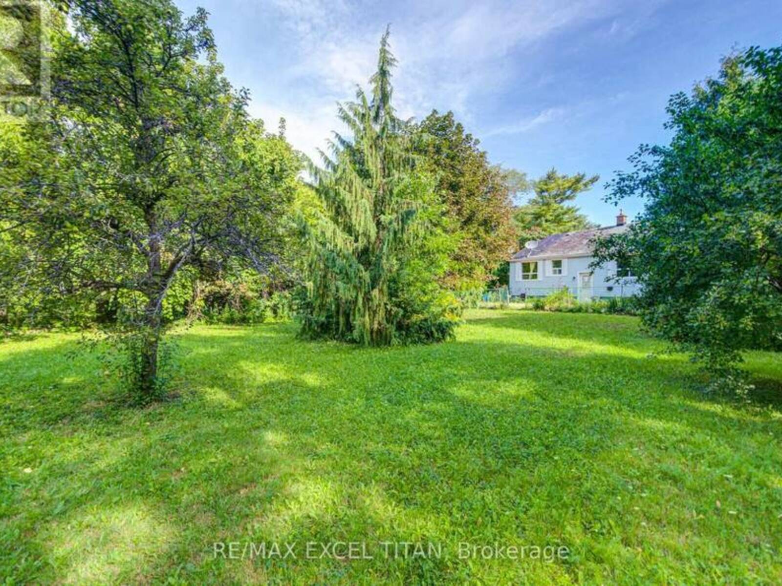 1098 KENT AVENUE, Oakville, Ontario L6H 1Z8