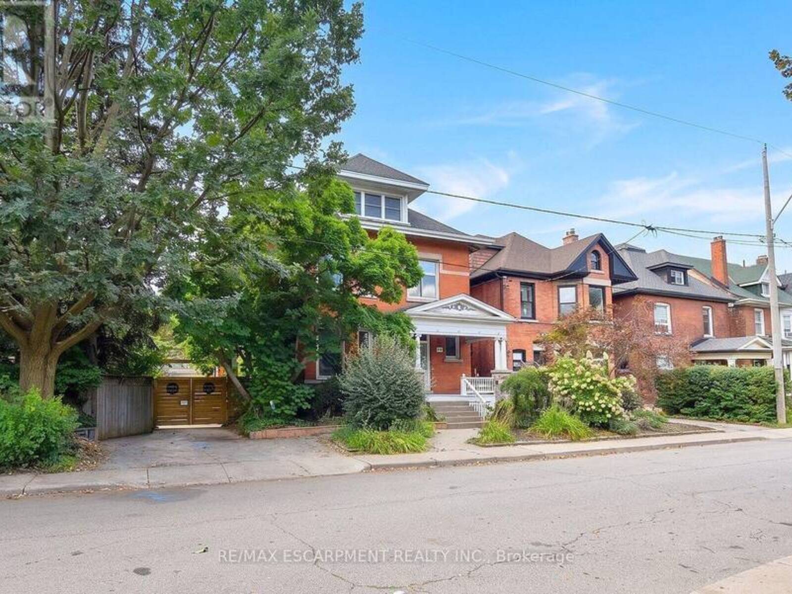 34 HOLTON AVENUE S, Hamilton, Ontario L8M 2L2