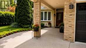 20 BROOKFIELD COURT | Markham Ontario | Slide Image Three