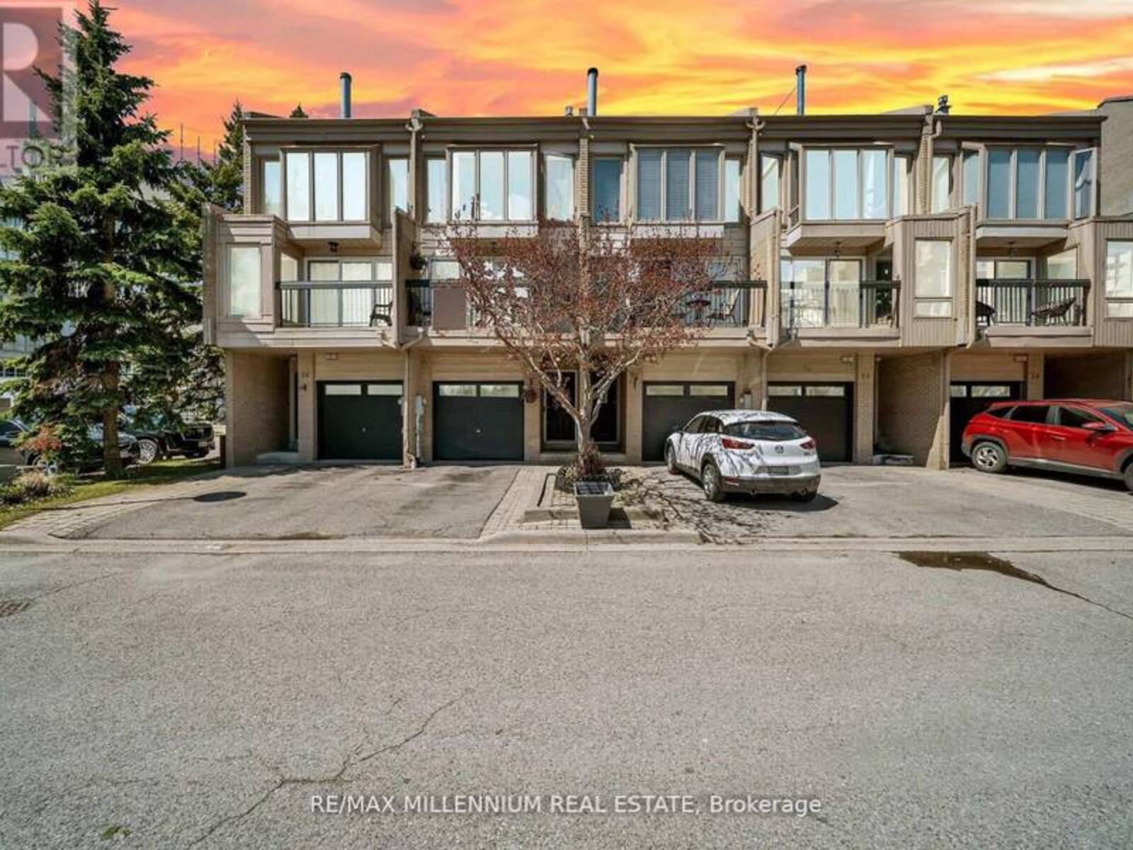 62 CUMBERLAND LANE, Ajax, Ontario L1S 7K4