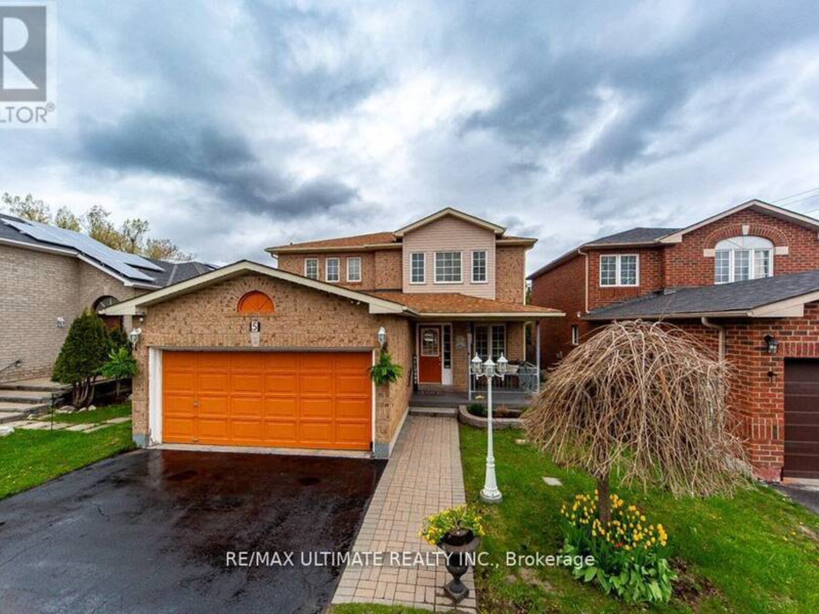 5 TWISS DRIVE, Barrie, Ontario L4N 8P3