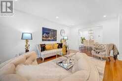 16 INNISBROOK CRESCENT | Markham Ontario | Slide Image Seven