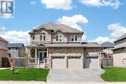 121 CENTRE STREET | Angus Ontario | Slide Image One