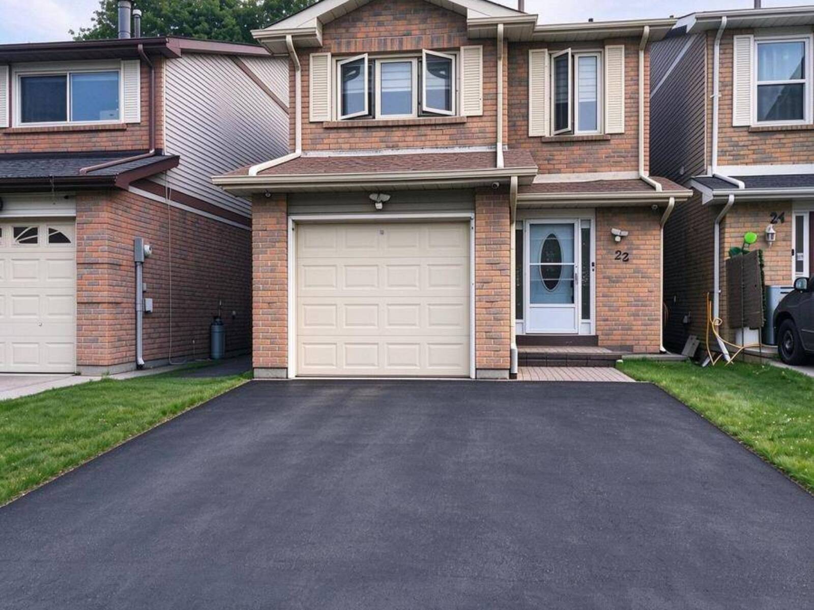 22 O'HALLORAN CRESCENT, Toronto, Ontario M1V 2C3