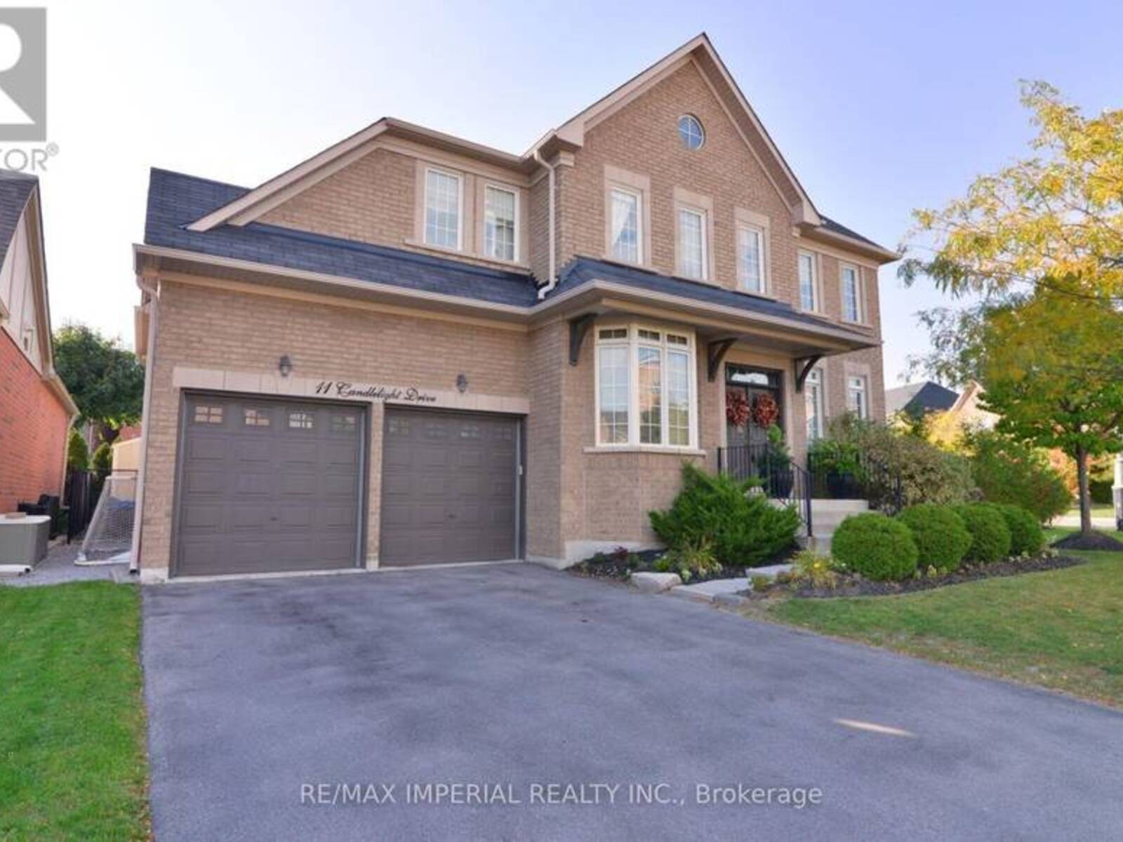 11 CANDLELIGHT DRIVE, Richmond Hill, Ontario L4E 5E4