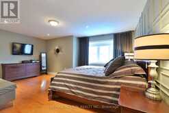 11 CANDLELIGHT DRIVE | Richmond Hill Ontario | Slide Image Ten