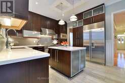 11 CANDLELIGHT DRIVE | Richmond Hill Ontario | Slide Image Seven