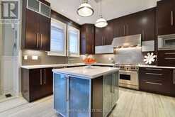 11 CANDLELIGHT DRIVE | Richmond Hill Ontario | Slide Image Eight