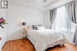 2 - 261 JOHN WAY W | Aurora Ontario | Slide Image Twelve