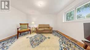 19 NYMARK AVENUE | Toronto Ontario | Slide Image Nineteen