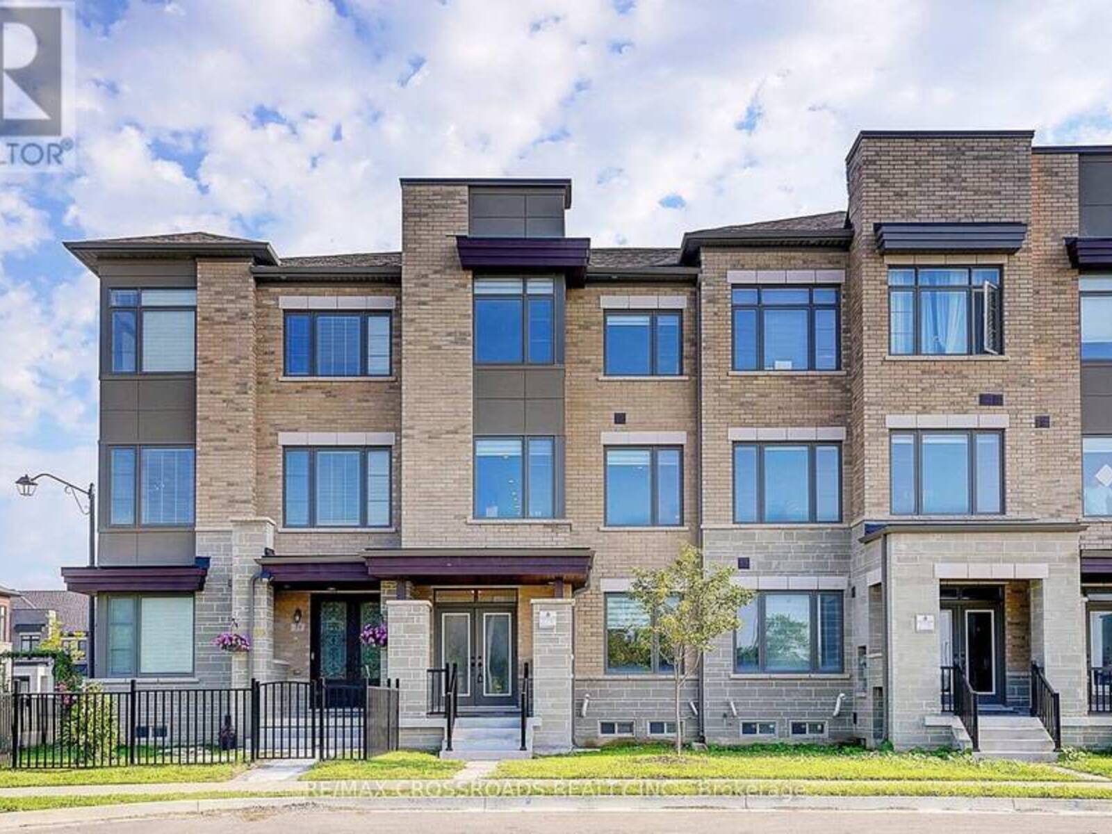 37 MCCAGUE AVENUE, Richmond Hill, Ontario L4S 0J4