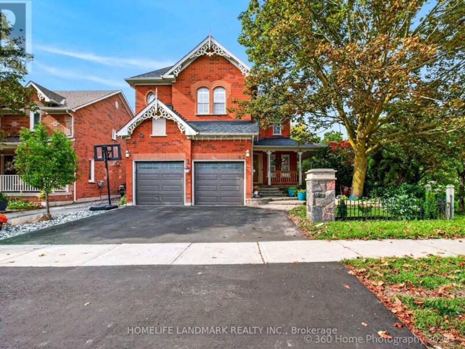 42 BLACKFRIAR AVENUE, Whitby, Ontario L1M 1E4