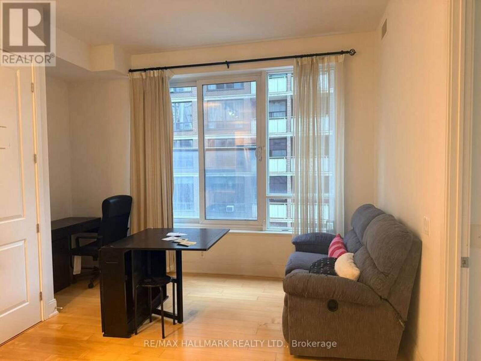 803 - 21 BALMUTO STREET, Toronto, Ontario M4Y 1W4