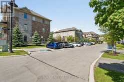4 GROOM LANE | Ancaster Ontario | Slide Image Three