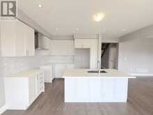 5 PEAR BLOSSOM WAY | East Gwillimbury Ontario | Slide Image Ten