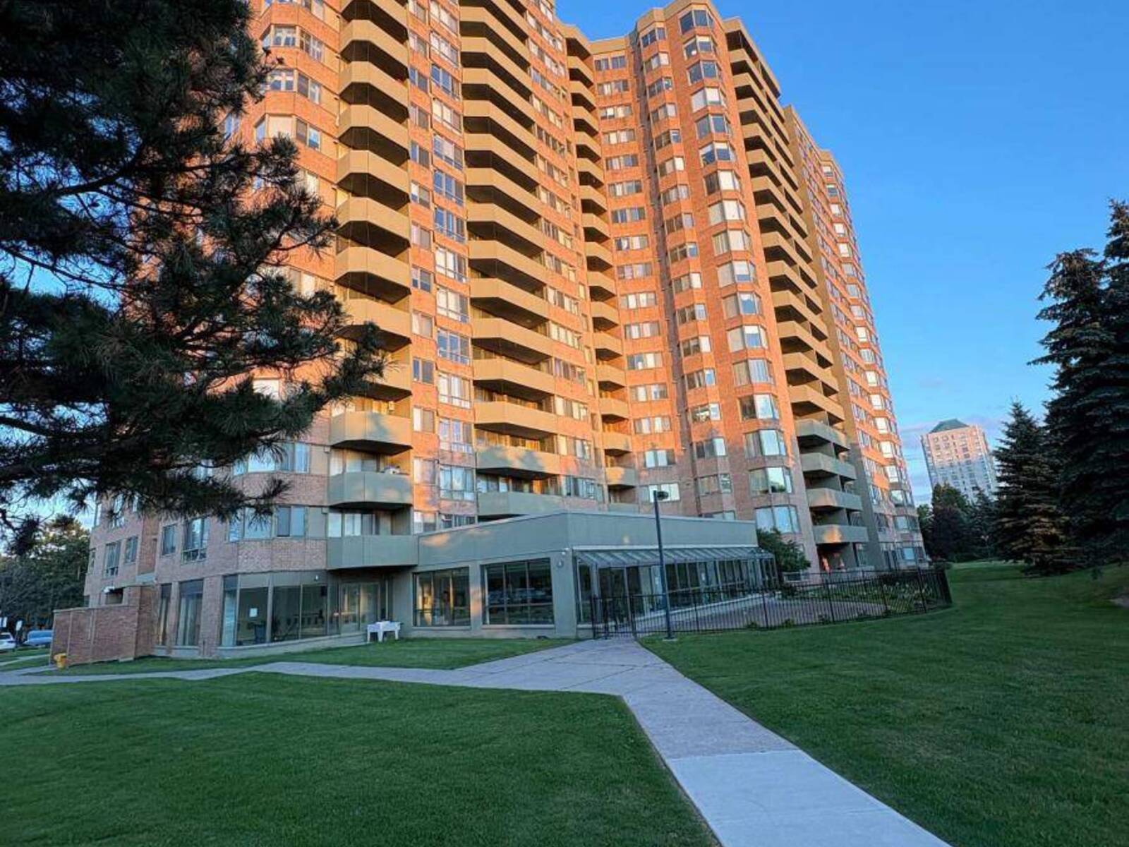 708 - 30 THUNDER GROVE, Toronto, Ontario M1V 4A3