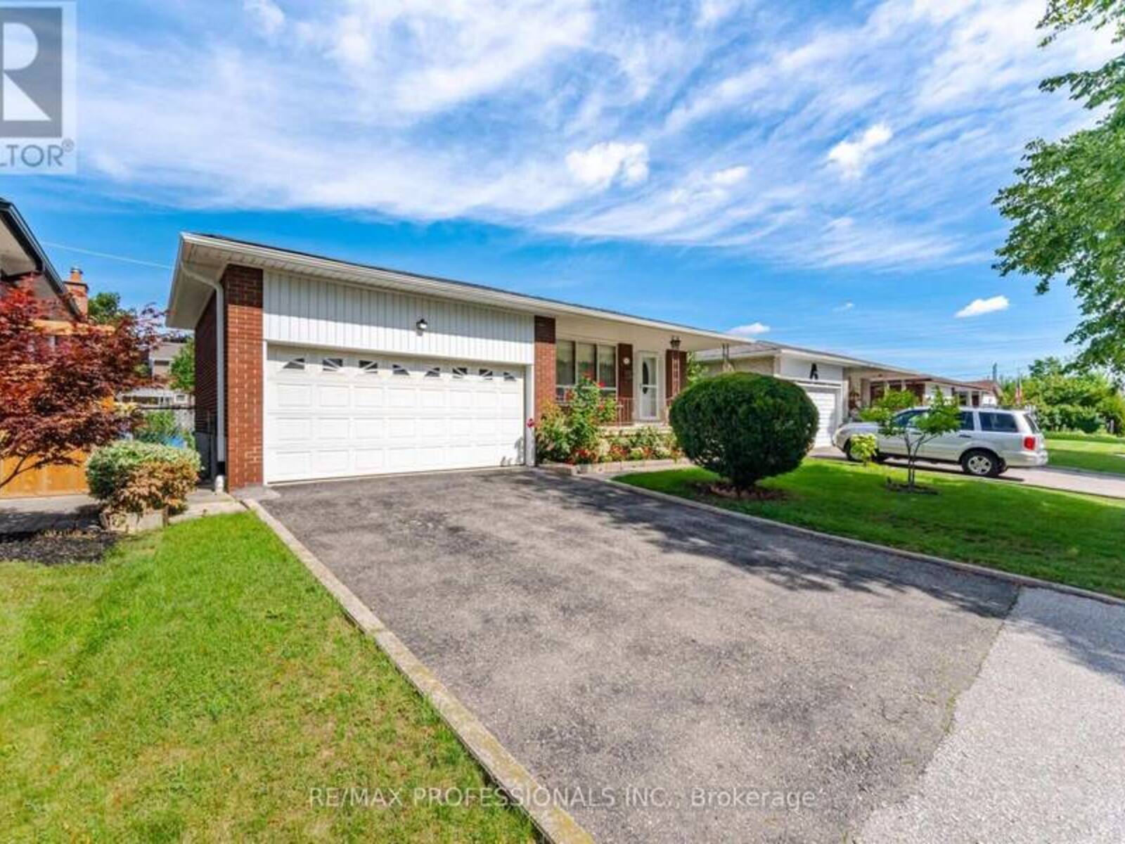 19 EARLDOWN DRIVE, Toronto, Ontario M9R 2L4