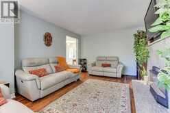 129 ROBIN COURT | Newmarket Ontario | Slide Image Twenty-two