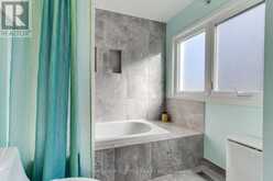129 ROBIN COURT | Newmarket Ontario | Slide Image Thirty-seven