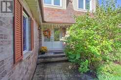 129 ROBIN COURT | Newmarket Ontario | Slide Image Three