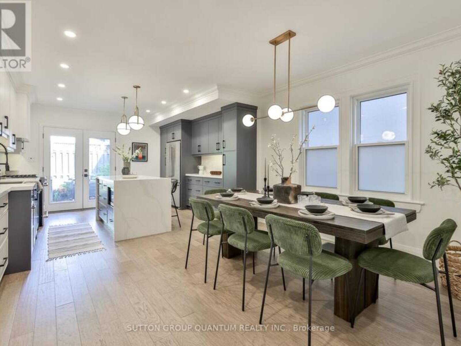 110 CASTLEFIELD AVENUE, Toronto, Ontario M4R 1G4