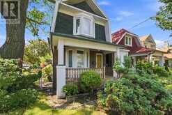104 CHISHOLM AVENUE | Toronto Ontario | Slide Image Four