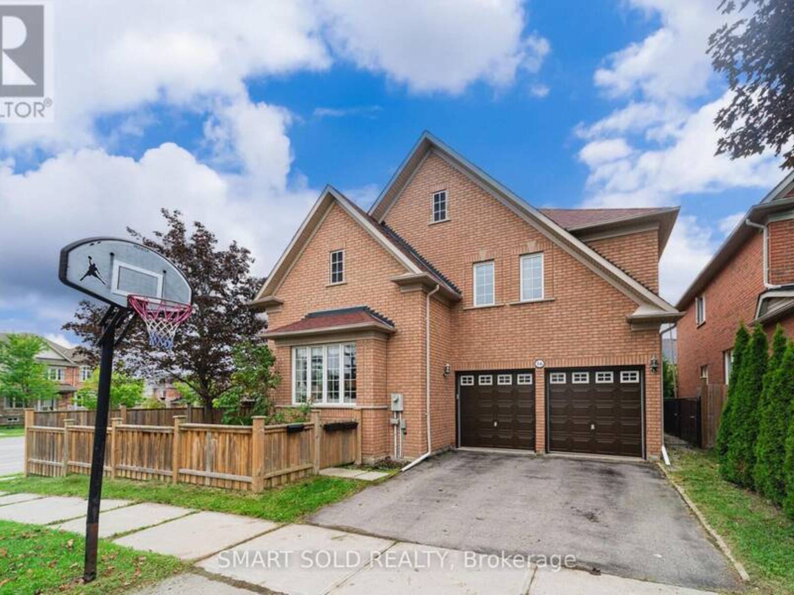 16 COURTNEY CRESCENT, Richmond Hill, Ontario L4E 4B9