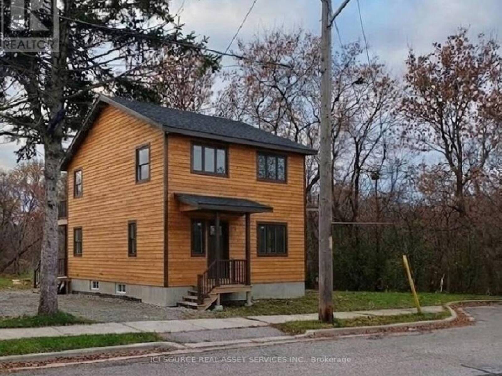 85 HALL STREET, Oshawa, Ontario L1H 2Y8