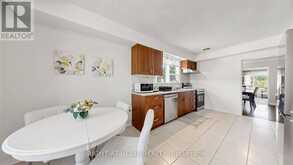 7 THE LINKS ROAD | Toronto Ontario | Slide Image Thirteen