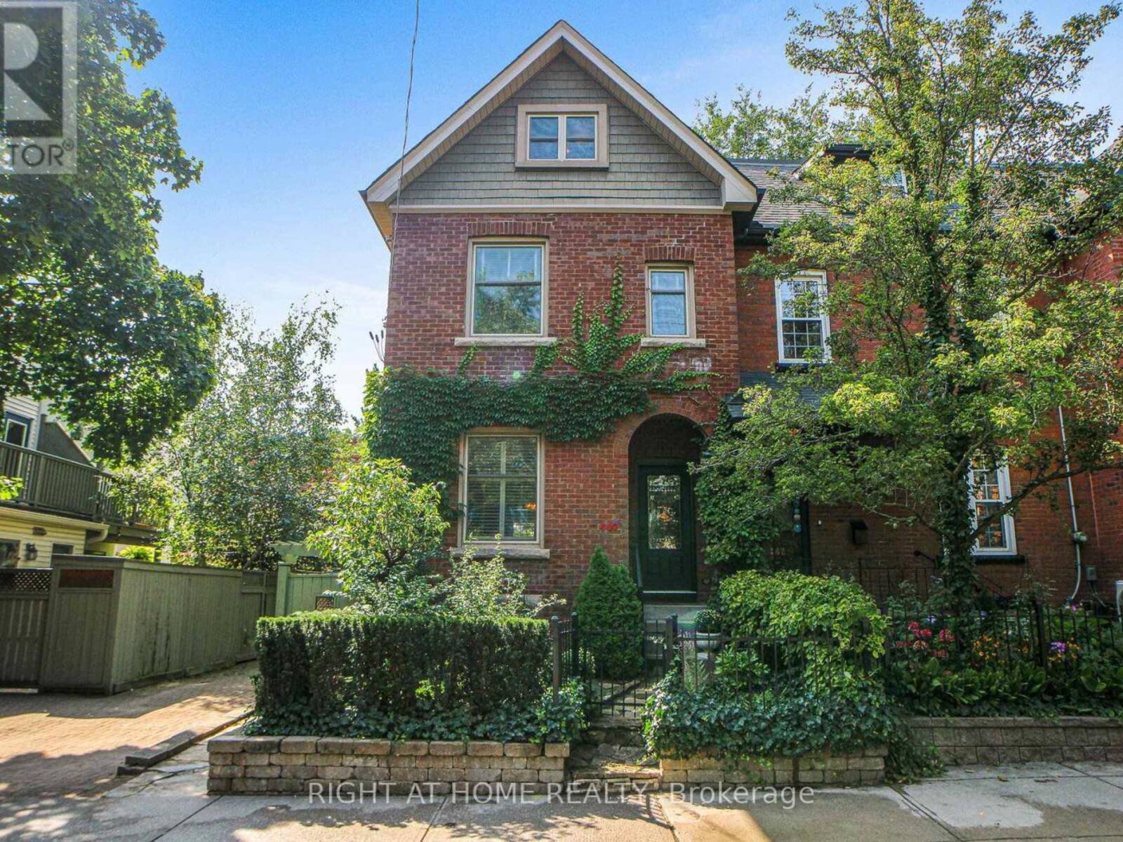 440 SACKVILLE STREET, Toronto, Ontario M4X 1T2