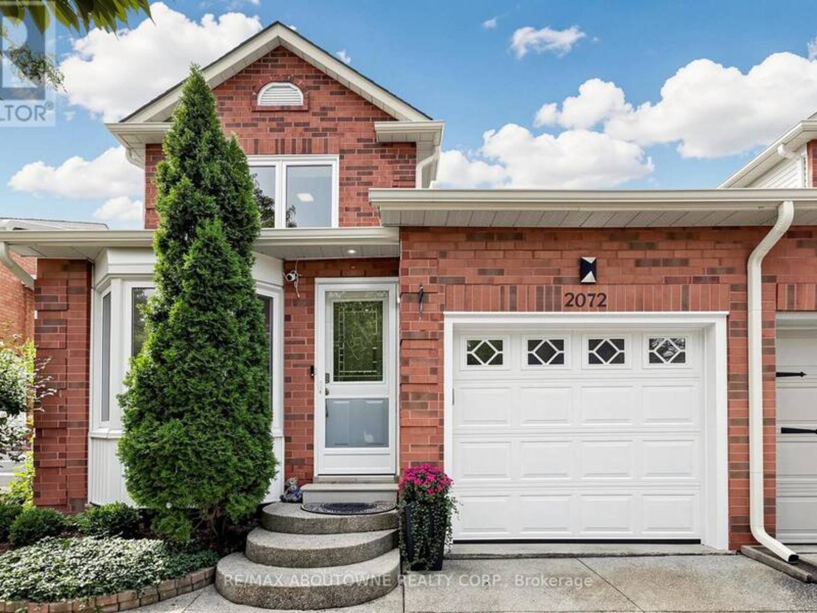 2072 GLENADA CRESCENT, Oakville, Ontario L6H 4M2