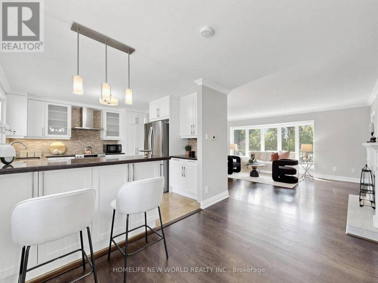 5 ALDERDALE COURT, Toronto, Ontario M3B 2H8