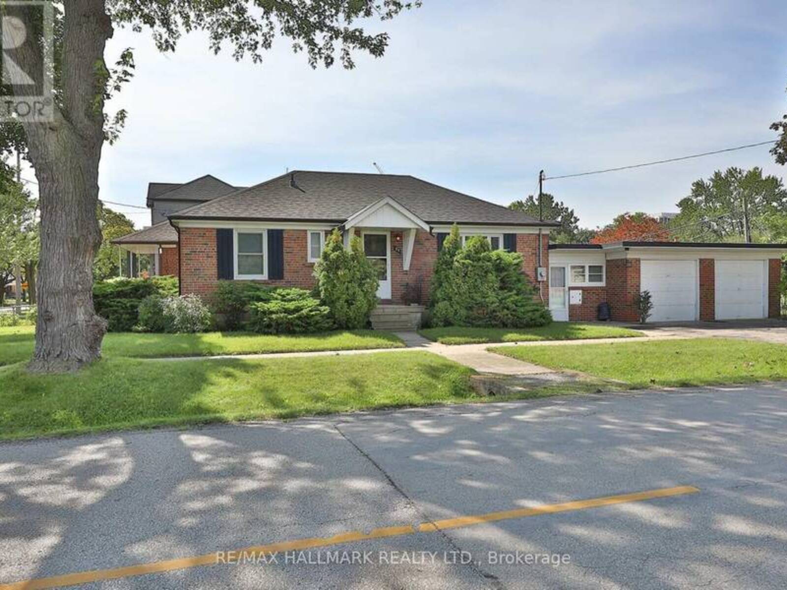 55 ATHOL AVENUE, Toronto, Ontario M8Z 2A6