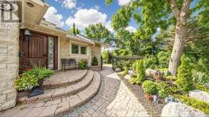 12 SAUNDERS LANE | Markham Ontario | Slide Image Five