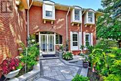 88 CAMBRIDGE CRESCENT | Richmond Hill Ontario | Slide Image Three