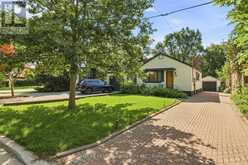 33 ASH CRESCENT | Toronto Ontario | Slide Image Four