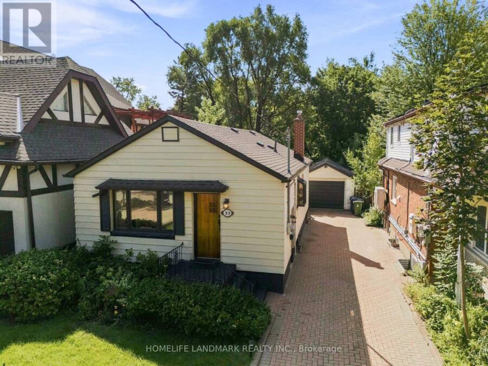 33 ASH CRESCENT, Toronto, Ontario M8W 1E4