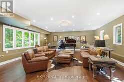 1785 DAVIS DRIVE W | Newmarket Ontario | Slide Image Nine