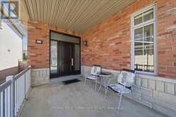 51 TONNER CRESCENT | Aurora Ontario | Slide Image Four